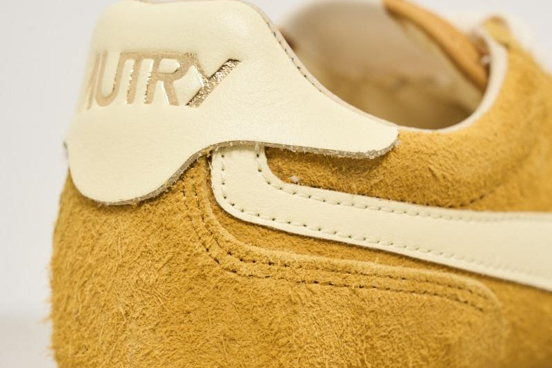 Sneakers donna Windspin in suede ocra SLWU B03 AUTRY 