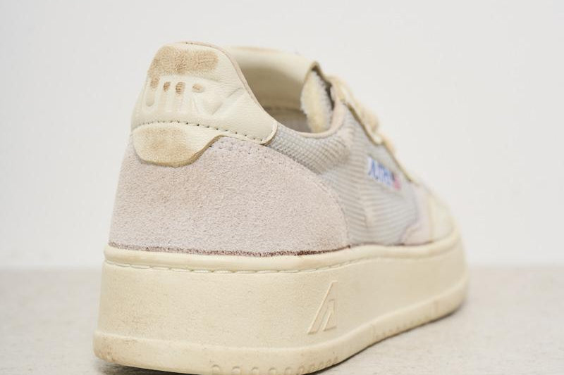 Sneakers donna Super vintage bianca e beige AVLW DA03 AUTRY 