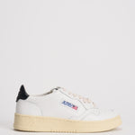 Sneakers donna Medalist bianca e nera AULW LL22 AUTRY 