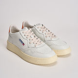 Sneakers uomo Medalist low bianca e arancione AULM LL26 AUTRY 