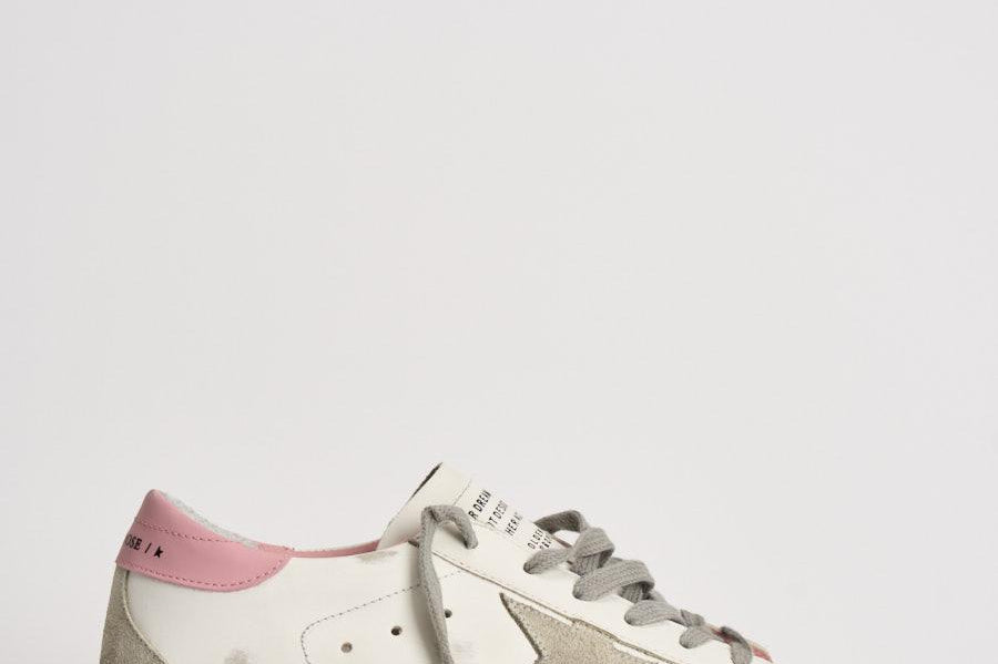 Sneakers donna Super Star bianche e rosa GWF00102 F00256910914 GOLDEN GOOSE 