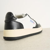 Sneakers uomo medalist low bicolor in pelle bianca e nera AULW WB01 AUTRY 