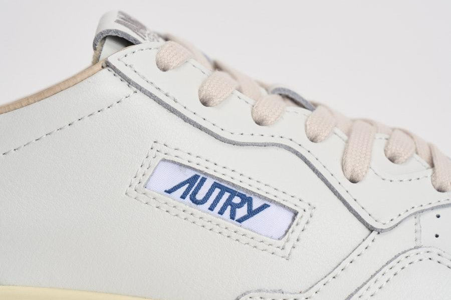 Sneakers uomo Medalist Low bianca e blu AULM BJ03 AUTRY 