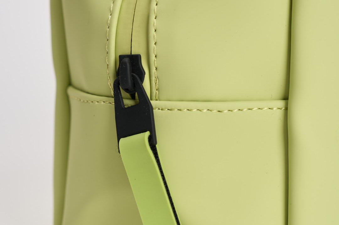 Borsa da toilette Wash Bag Small impermeabile gialla 15580 W3 RAINS 