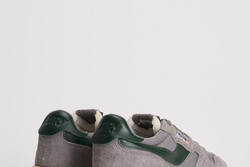 Sneakers uomo Reelwind Low in suede grigio topo WWLM UT20 AUTRY 
