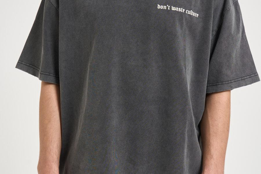 T-shirt uomo grigio antracite con stampa OLIVINNE FADEDBLACK DON'T WASTE CULTURE 