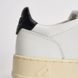Sneakers uomo Medalist Low bianca e nera AULM LL22 AUTRY 
