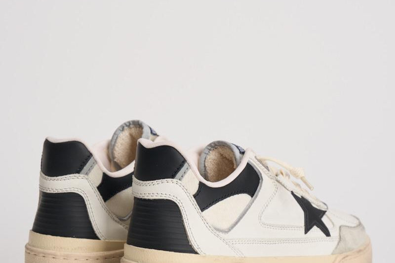 Sneakers uomo in pelle GMF00630 F00574511395 GOLDEN GOOSE 