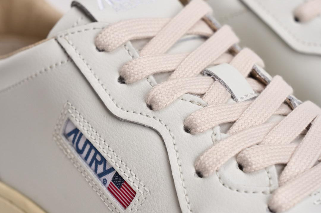 Sneakers uomo Medalist Low bianca e rossa AULM TB03 AUTRY 