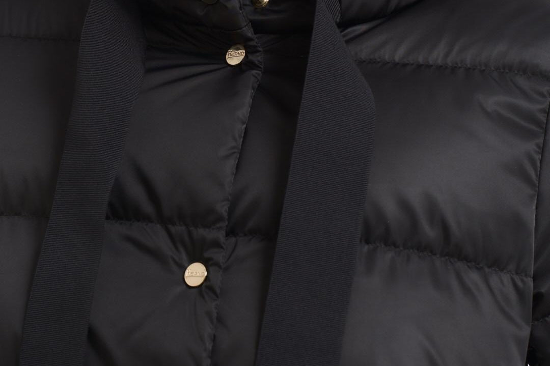 Piumino donna corto nero PI001936D 9300 HERNO 