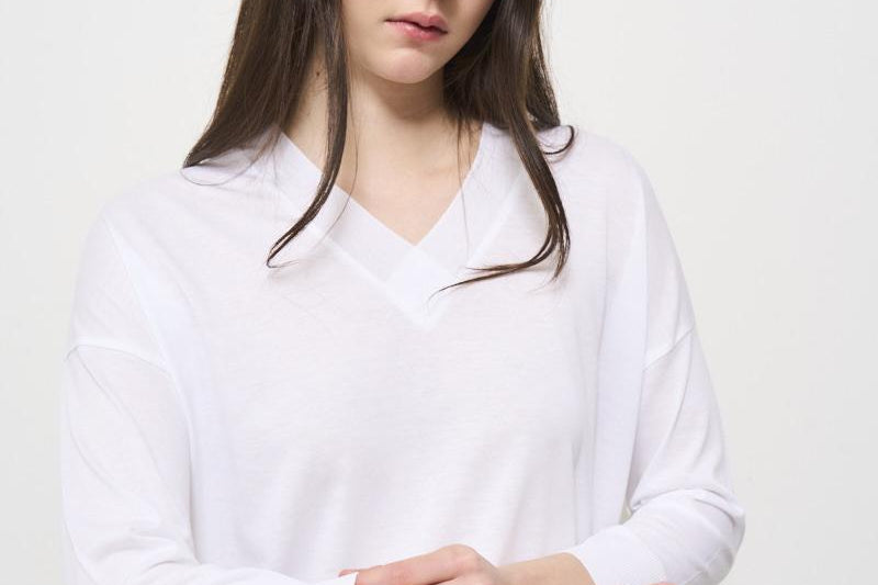 Maglia donna bianca scollo a V JV000015D 1000 HERNO 