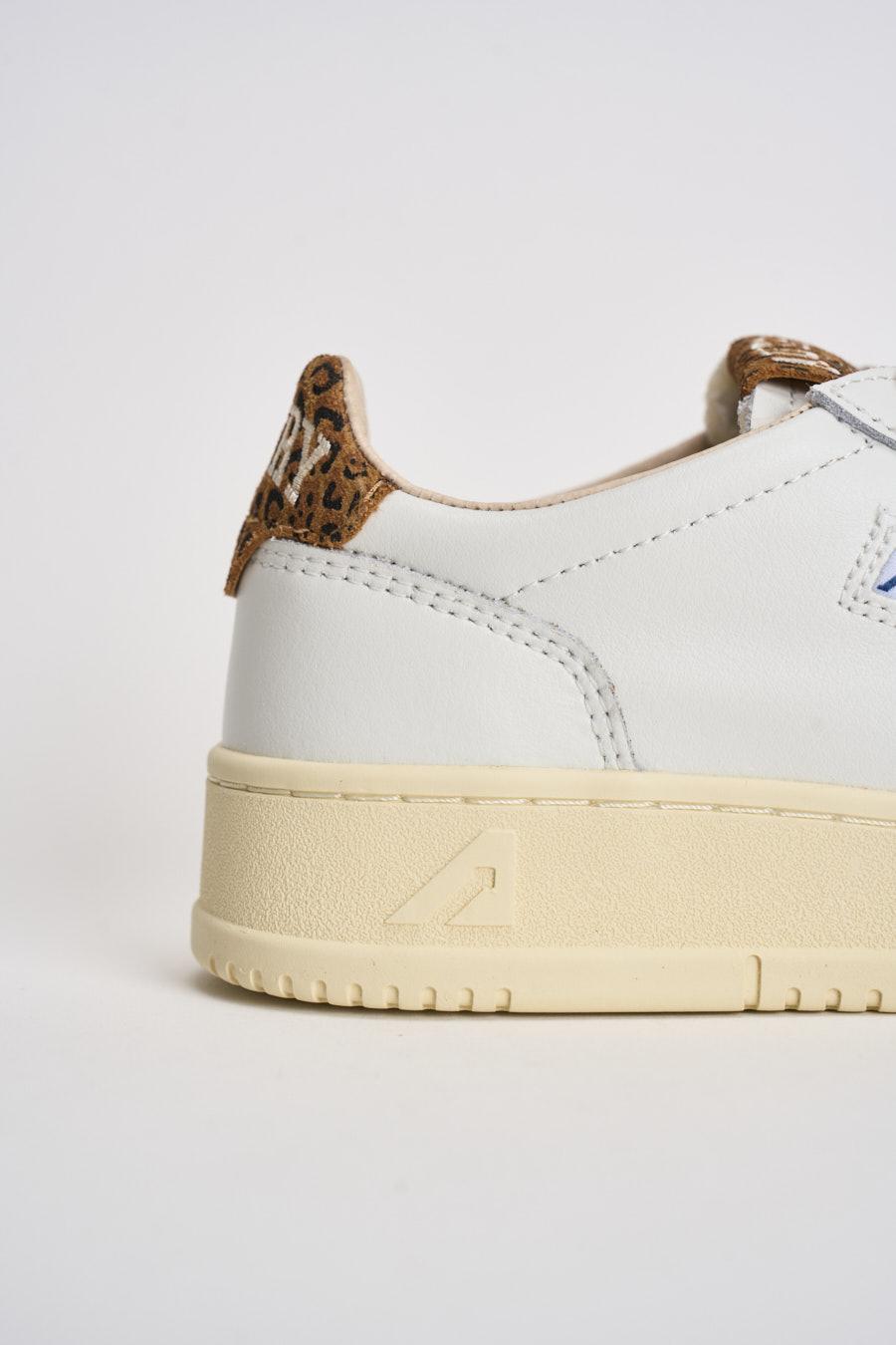 Sneakers Medalist Low donna bianche e animalier AULW HJ02 AUTRY 