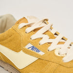 Sneakers donna Windspin in suede ocra SLWU B03 AUTRY 
