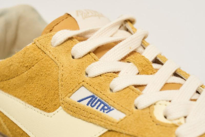 Sneakers donna Windspin in suede ocra SLWU B03 AUTRY 