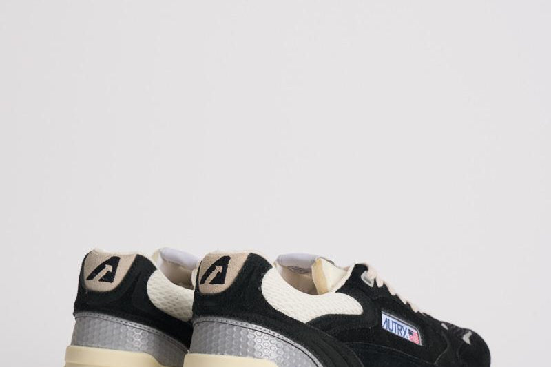 Sneakers uomo Hyperway Low nera HYLM UM07 AUTRY 