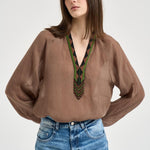 Blusa donna marrone con scollo perline S1194 126 BAZAR DELUXE 