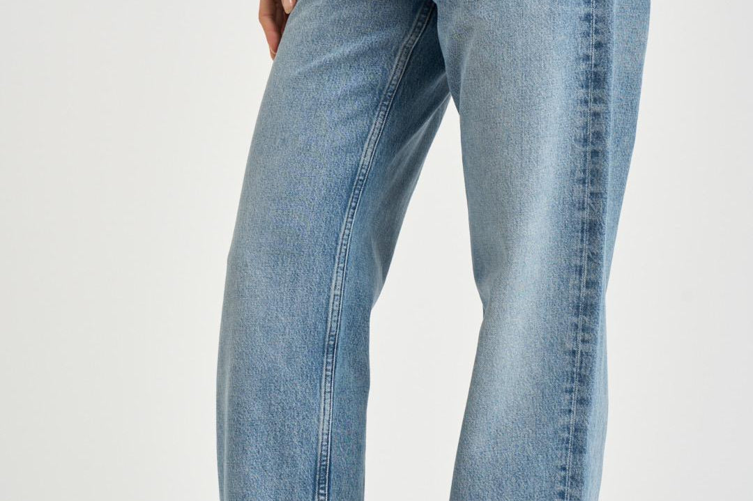 Jeans donna gamba dritta in denim chiaro A317 1885CONCLUSION AGOLDE 