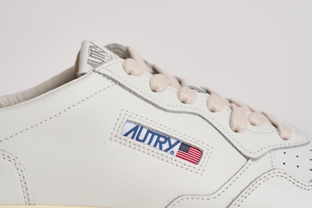 Sneakers uomo Medalist low bianca e arancione AULM LL26 AUTRY 