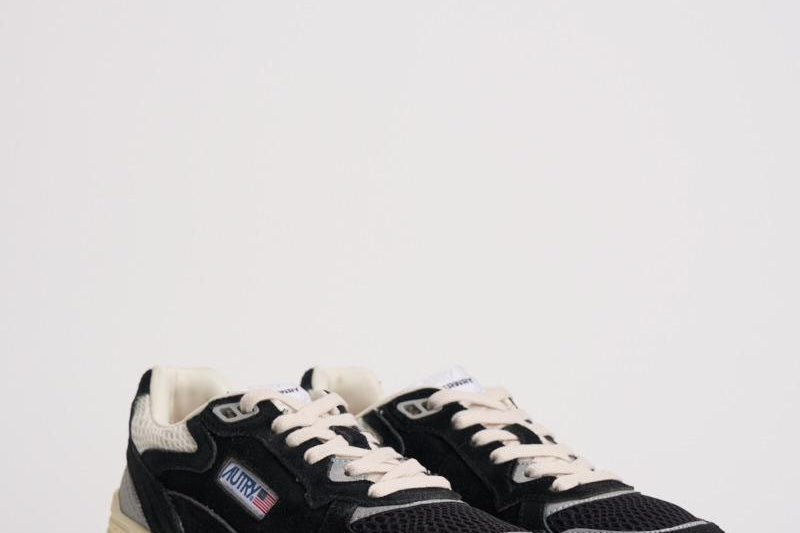 Sneakers donna Hyperway Low nera HYLW UM07 AUTRY 