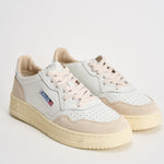 Sneakers uomo Medalist Low in suede bianca e panna AULM LS33 AUTRY 