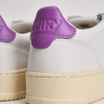 Sneakers uomo Medalist Low bianca e viola AULM LL08 AUTRY 