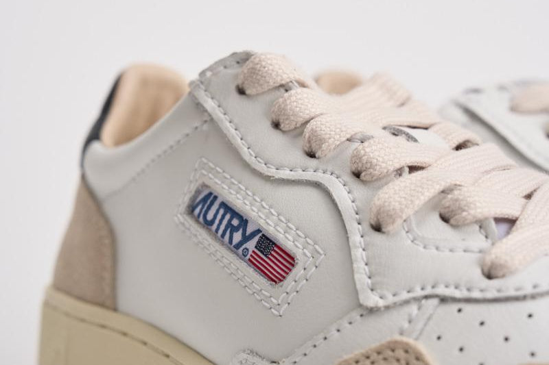 Sneakers donna medalist low in suede e nera AULW LS21 AUTRY 