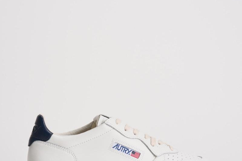 Sneakers uomo Medalist bianca e blu AULM LL12 AUTRY 