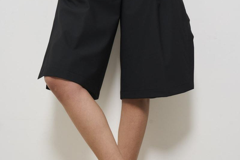 Bermuda donna neri con spacchi BRENDA W0217T0002 HAIKURE 