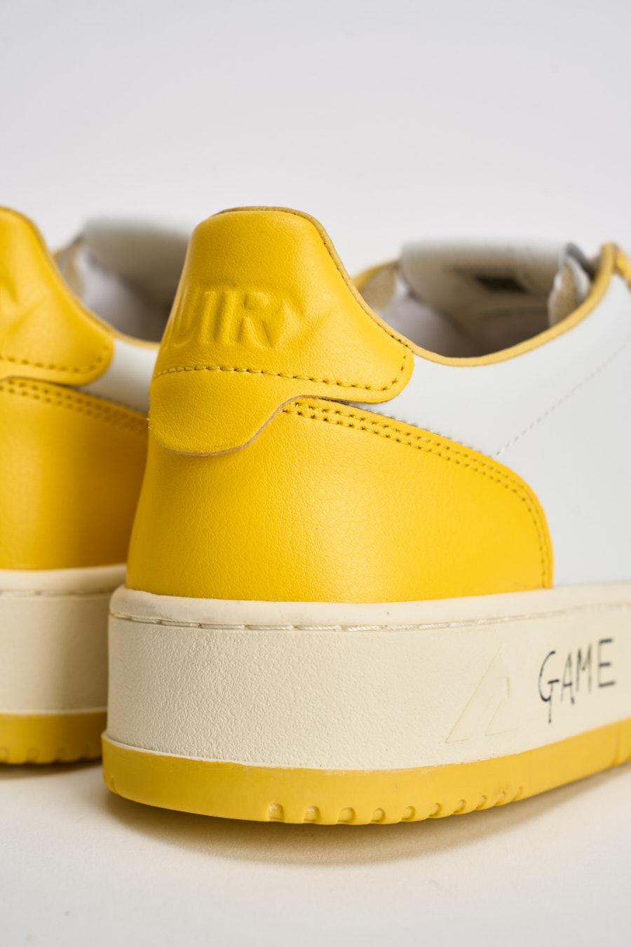 Sneakers uomo Medalist Low bianca e gialla AULM BH01 AUTRY 