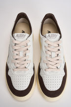 Sneakers uomo Medalist Low in suede bianca e marrone AULM FT19 AUTRY 