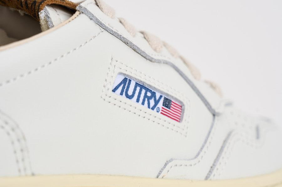 Sneakers Medalist Low donna bianche e animalier AULW HJ02 AUTRY 