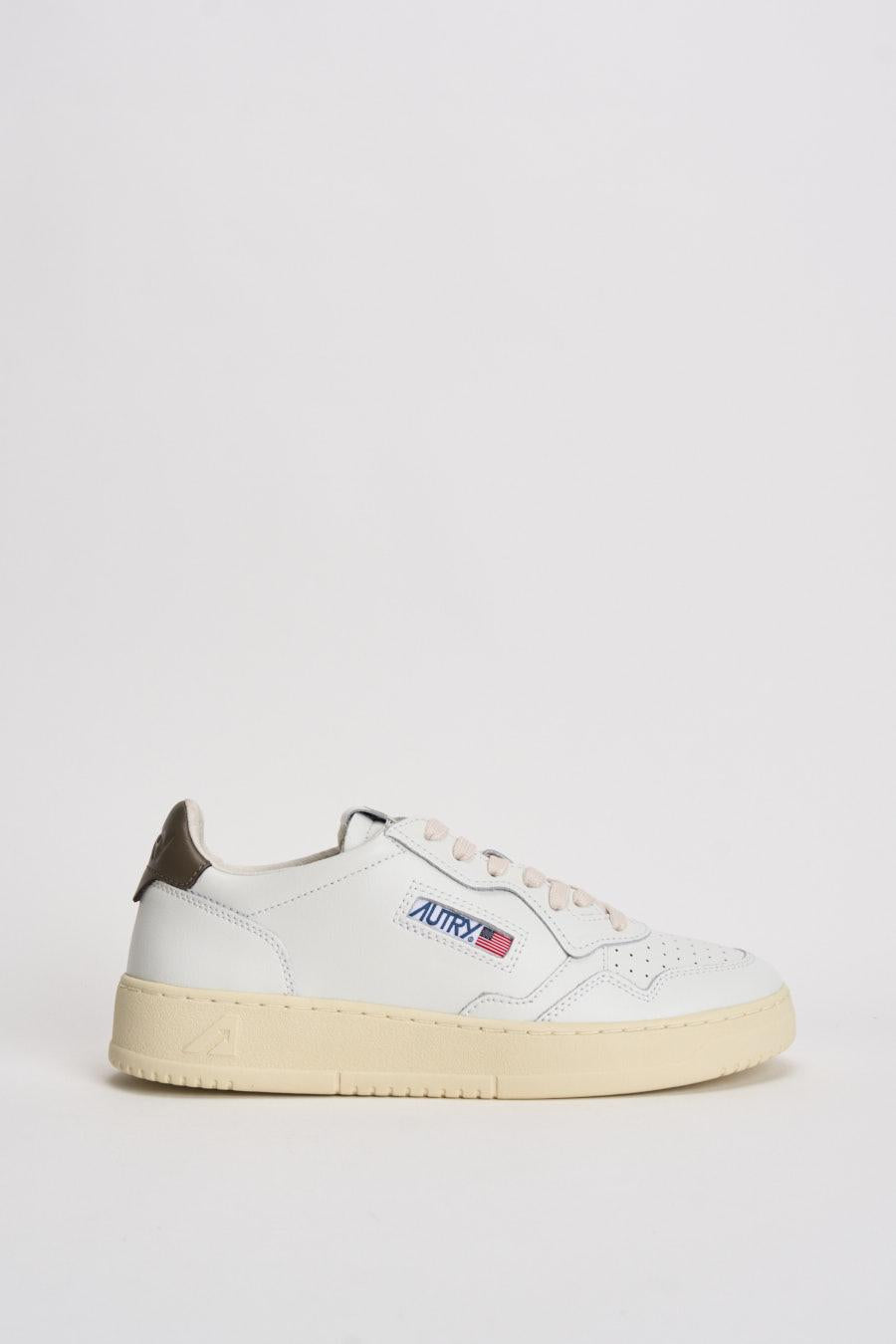 Sneakers uomo Medalist low bianca e marrone AULM LL28 AUTRY 