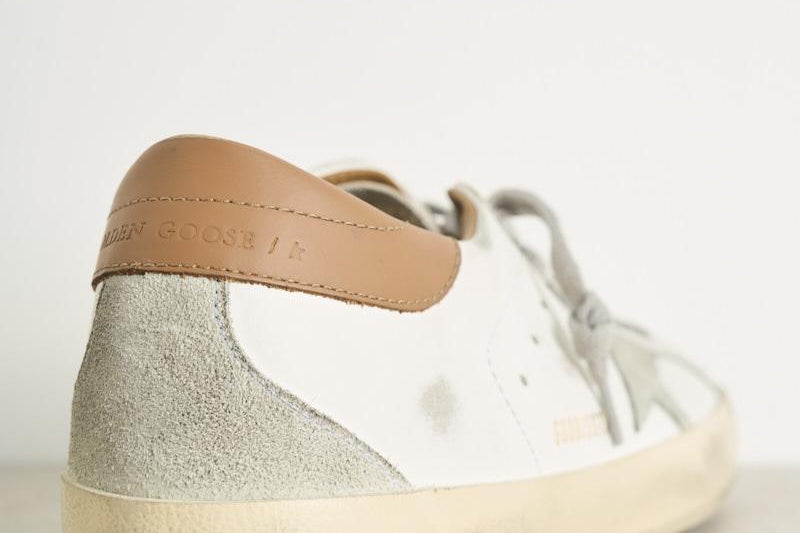 Sneakers uomo bianco e cammello GMF00102 F00218210803 GOLDEN GOOSE 