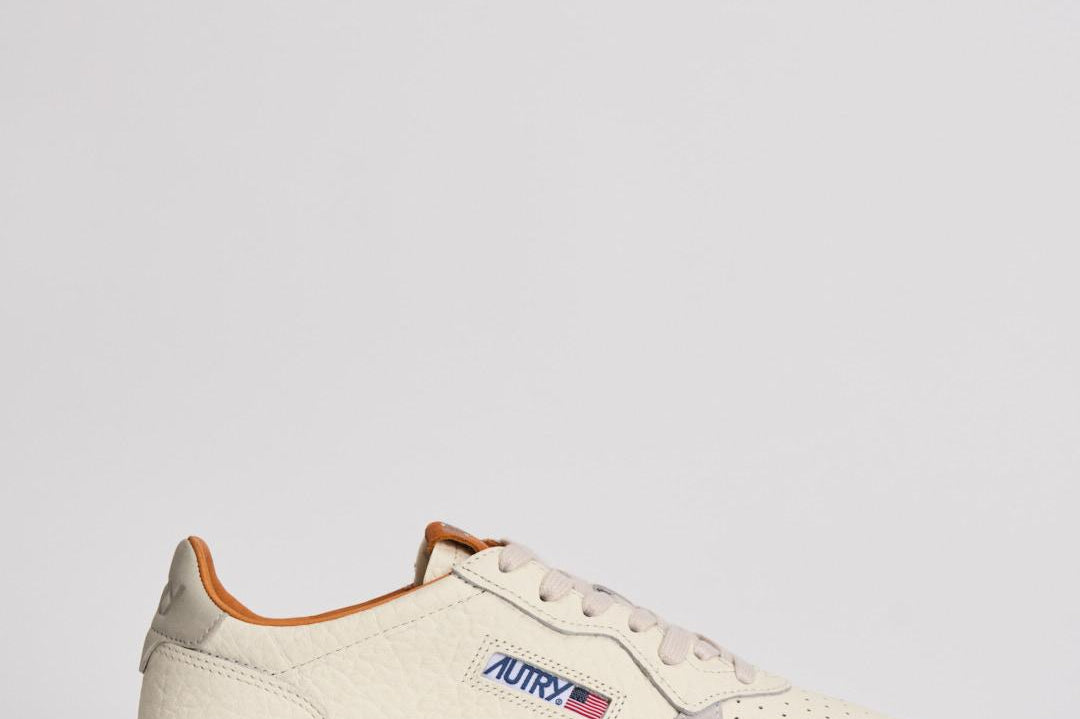 Sneakers uomo Medalist Low bianca e arancione AULM NE13 AUTRY 
