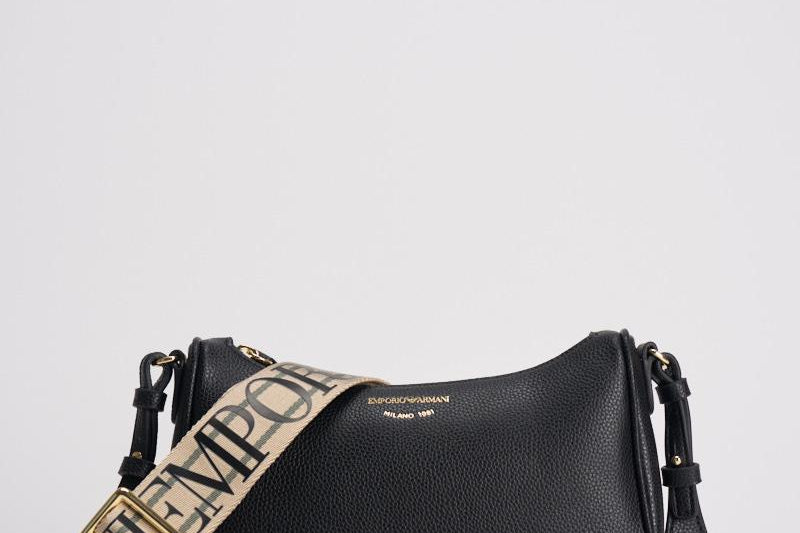 Borsa donna hobo nera EW000539 AF12103MC032 EMPORIO ARMANI 
