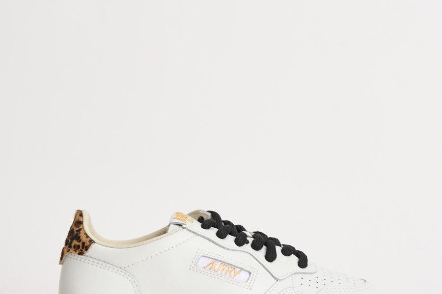 Sneakers donna Medalist Low bianca e leopardata AULW OC02 AUTRY 