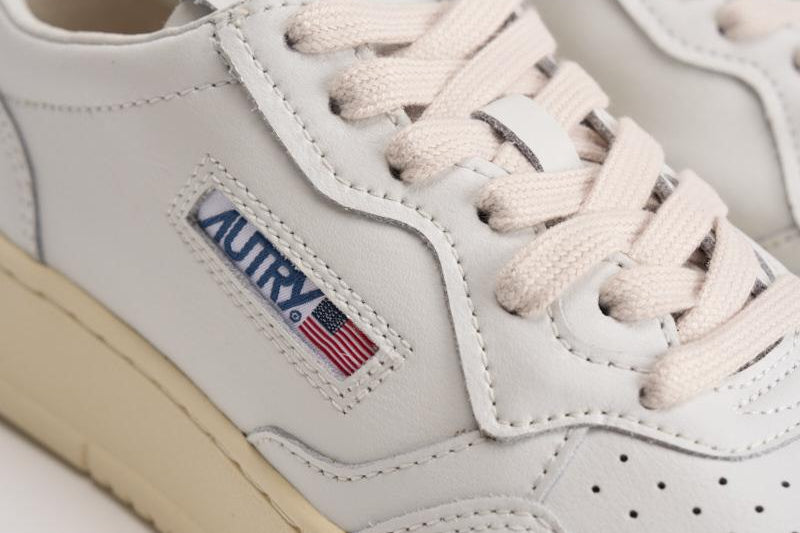 Sneakers donna medalist low in pelle bianca AULW LL15 AUTRY 