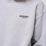 Felpa uomo girocollo grigia con logo OCM4115 GREYBLACK158 REPRESENT 