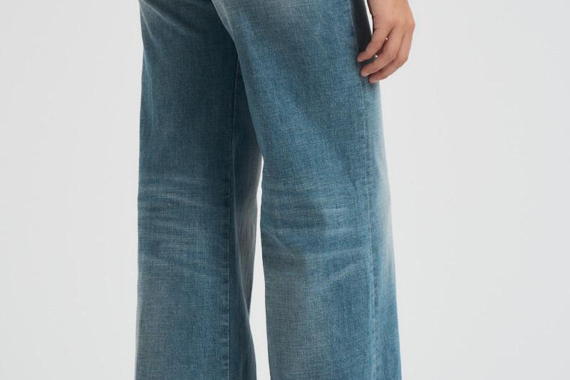 Jeans donna flare D-Akemi 1978 in denim medio A03624 09M5801 DIESEL 