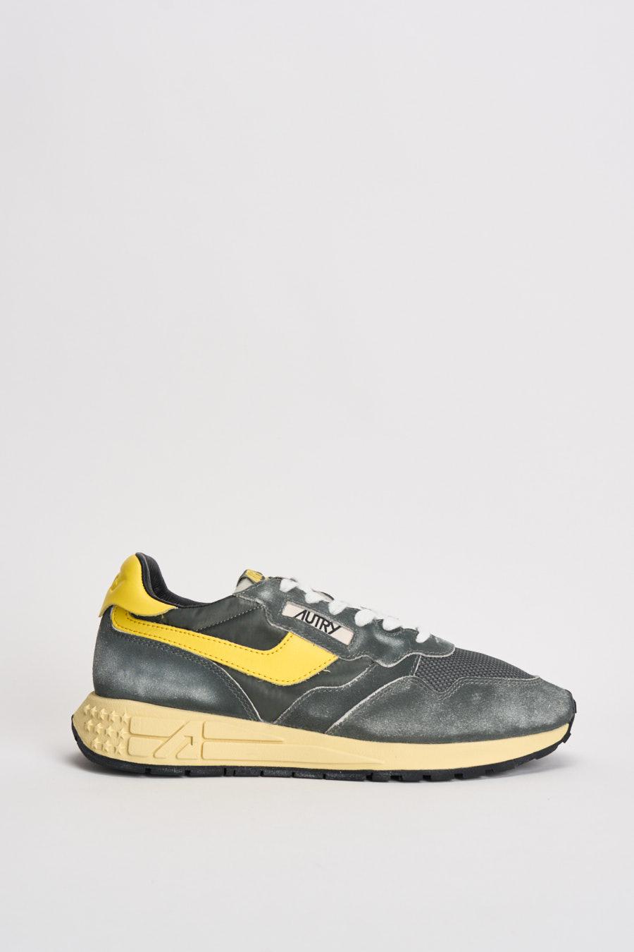 Sneakers uomo Reelwind grigia e gialla WWLM GQ06 AUTRY 