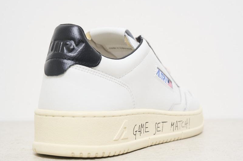 Sneakers uomo Medalist bianca e nera. AULM ML02 AUTRY 
