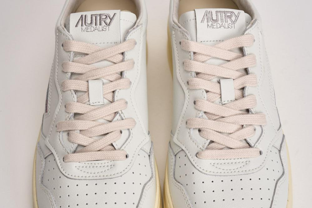 Sneakers uomo Medalist Low bianca e grigia AULM LL11 AUTRY 