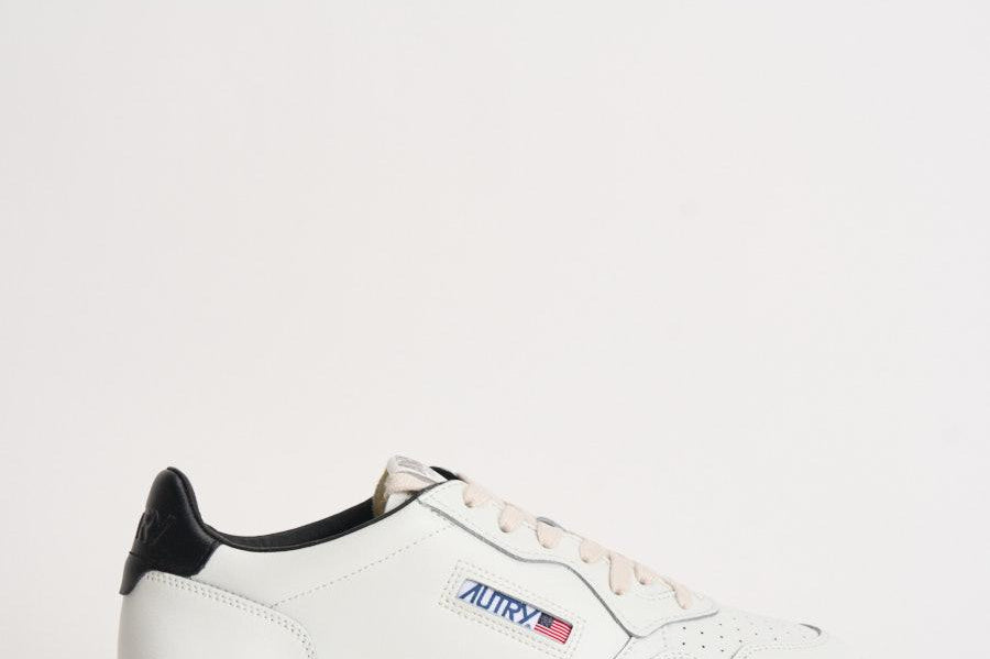 Sneakers uomo Medalist Low nera e bianca AULM ML02 AUTRY 