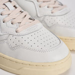 Sneakers Medalist low uomo nera e bianca AULM LL22 AUTRY 