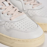 Sneakers Medalist low uomo nera e bianca AULM LL22 AUTRY 