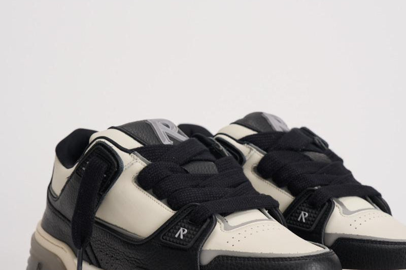 Sneakers uomo Studio nera e bianca MLM9754 BLACKWHITE REPRESENT 