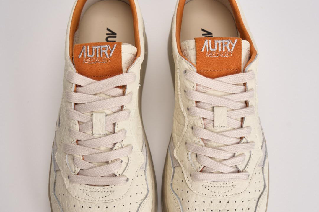 Sneakers uomo Medalist Low bianca e arancione AULM NE13 AUTRY 