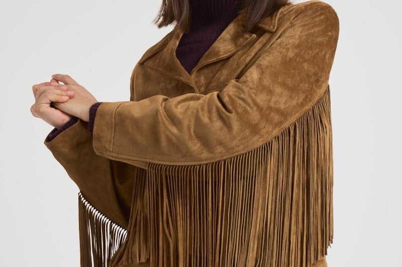 Giubbotto donna in suede cammello con frange GWP02368 P00216055678 GOLDEN GOOSE 