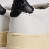 Sneakers Medalist low uomo nera e bianca AULM LL22 AUTRY 