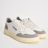 Sneakers uomo Medalist Low in suede bianca e grigia AULM FT15 AUTRY 